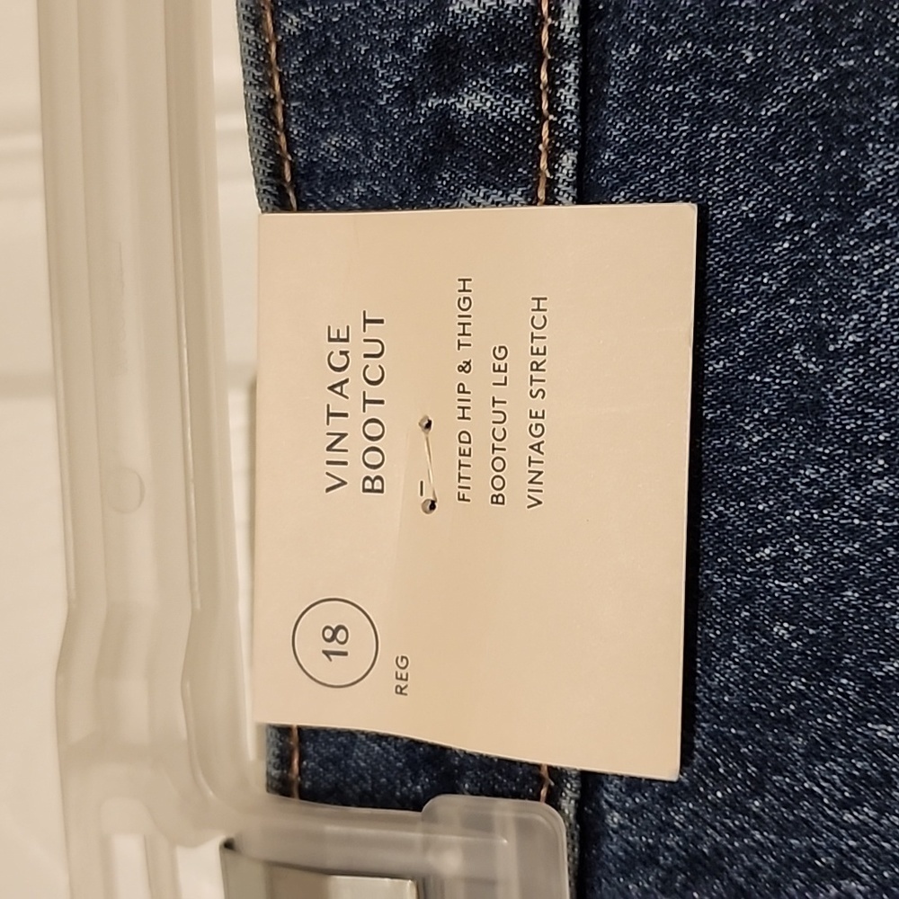 UNIVERSAL Thread Vintage Bootcut Regular Length Stretch Jeans, size 18 - Picture 3 of 6